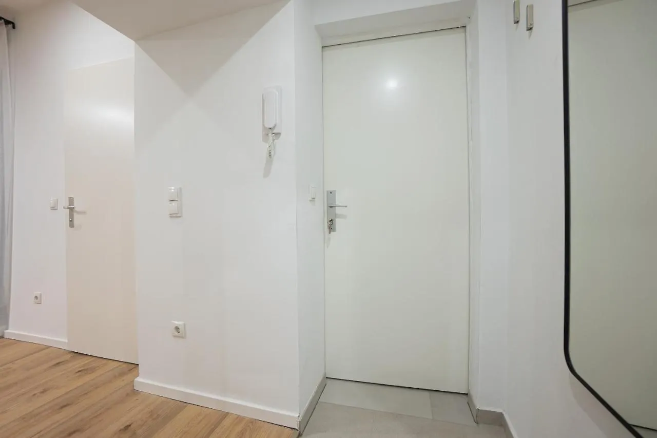 1Br Apartment With A Queen-Size Bed And Terrace - Contactless 24H Check-In Vienna 0*,