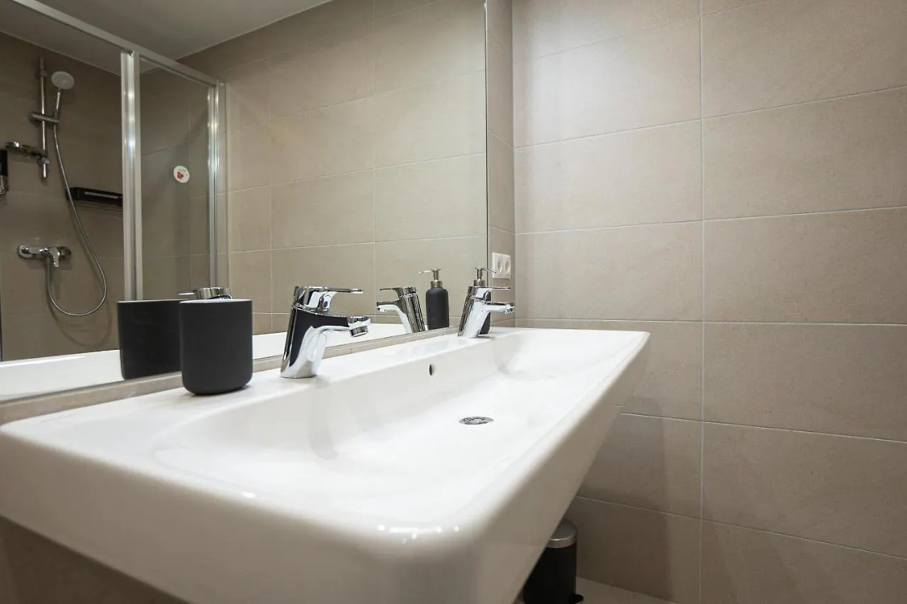 1Br Apartment With A Queen-Size Bed And Terrace - Contactless 24H Check-In Vienna